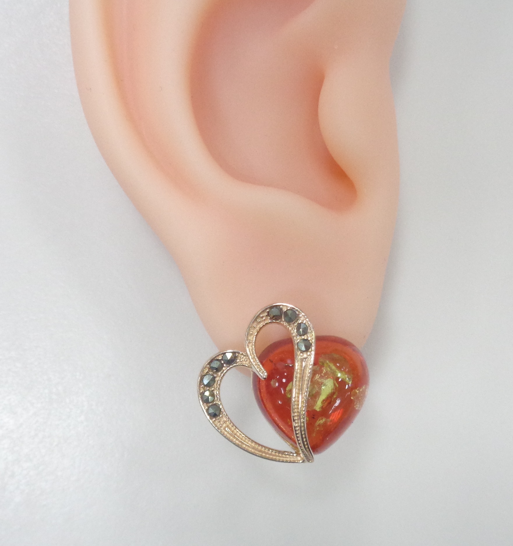 Серебряные серьги с янтарем "Сердца"